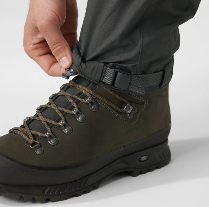 Fjällräven Kaipak Hose lang dark grey/black (Herren)