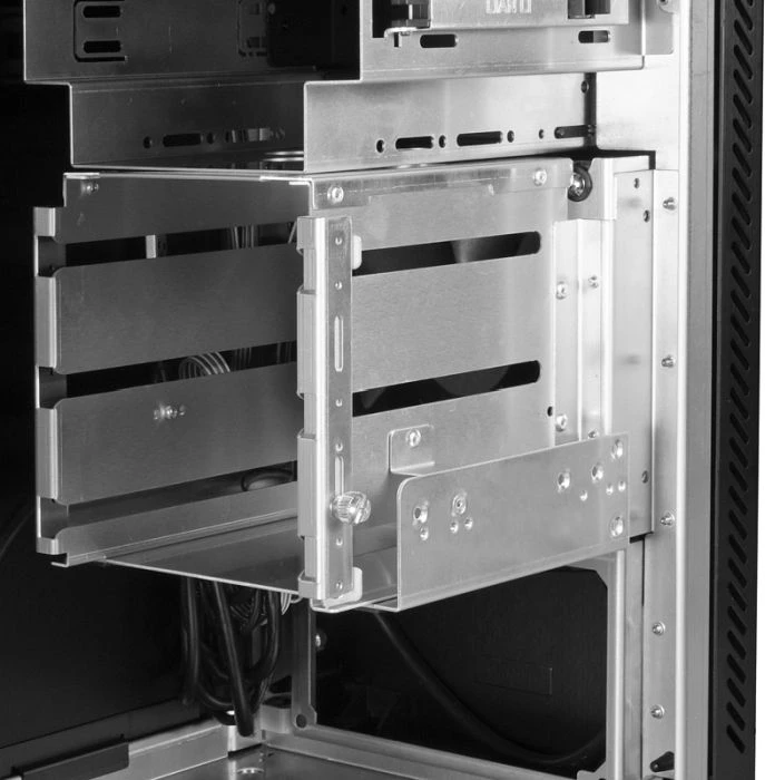Lian Li PC-A05FNA silber, schallgedämmt