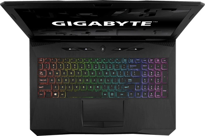 GIGABYTE SabrePro 15, Core i7-7700HQ, 16GB RAM, 256GB SSD, 1TB HDD, GeForce GTX 1060, DE