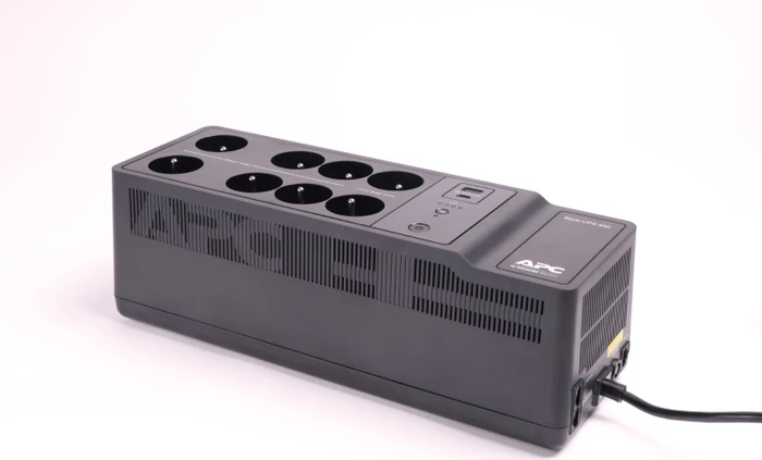 APC Back-UPS, 850VA, Steckdosenleiste, 8x Schuko, USB