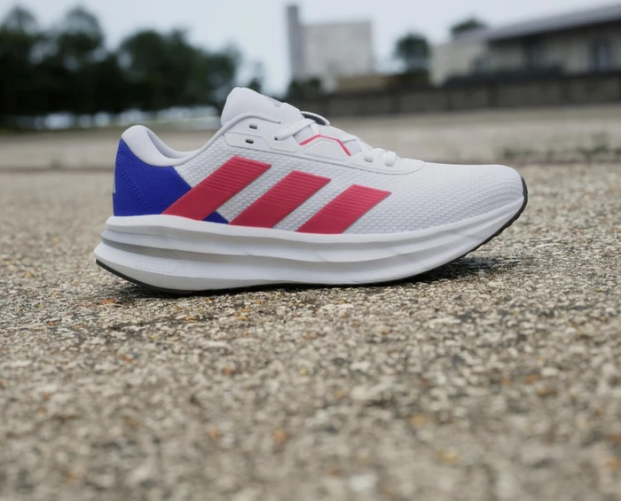 adidas Galaxy 7 cloud white/lucid red/lucid blue (Herren)