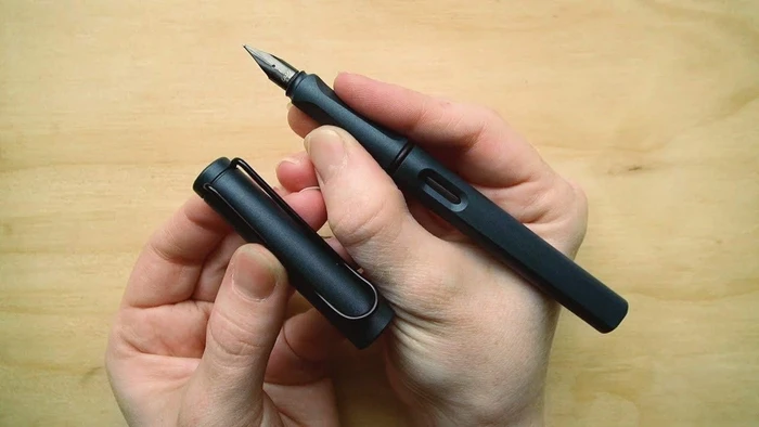Lamy safari petrol, rechte Hand, mittel
