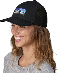 Patagonia P-6 Logo LoPro Trucker Kappe schwarz