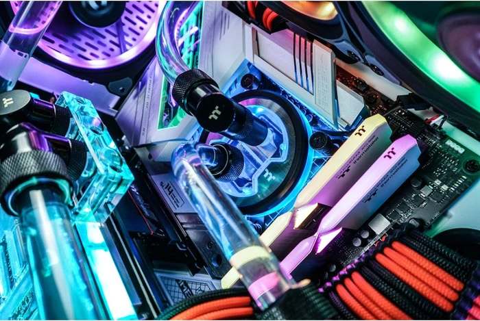 Thermaltake Neptun Custom LCS Loop, Core i9-12900K, 32GB RAM, 4TB SSD, GeForce RTX 3080