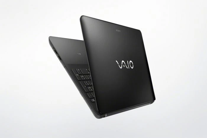 Sony Vaio Fit 15E, schwarz, Core i3-4005U, 8GB RAM, 750GB HDD, GeForce GT 740M, DE