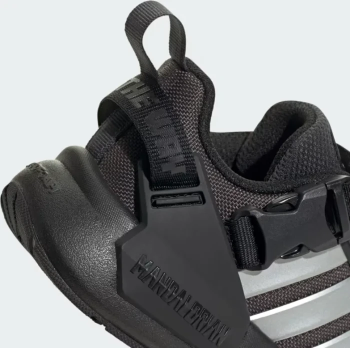 adidas x Star Wars The Mandalorian carbon/silver metallic/core black (Junior)