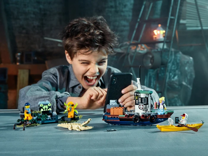 LEGO Hidden Side - Gekenterter Garnelenkutter