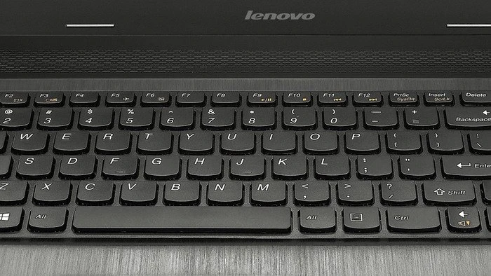 Lenovo G780, Core i3-2348M, 4GB RAM, 500GB HDD, DE
