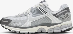 Nike Zoom Vomero 5 pure platinum/summit white/dark grey/metallic silver (Damen)