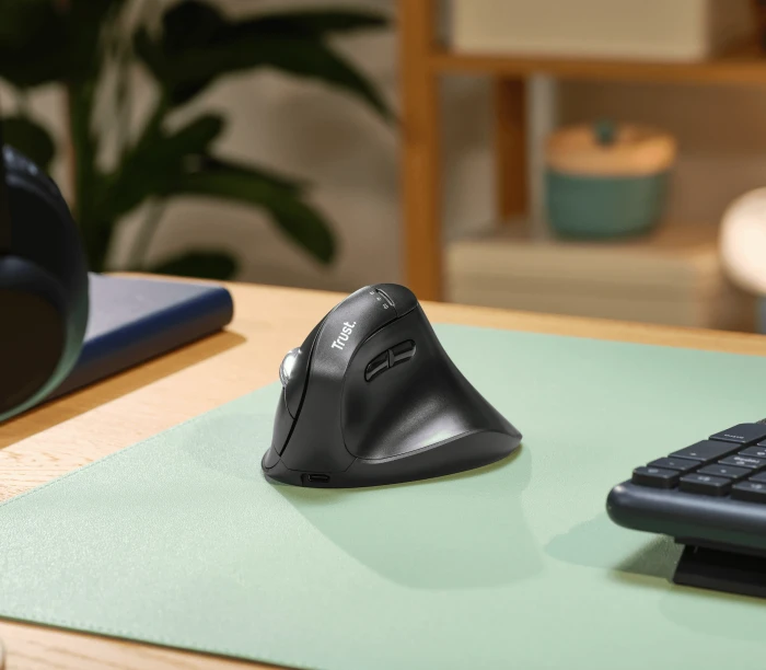Trust Vyran Ergonomic Vertical Multi-Wireless Hyperscroll Mouse schwarz, USB/Bluetooth