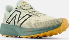 New Balance FuelCell Venym calium/dark juniper/clay ash (Damen)