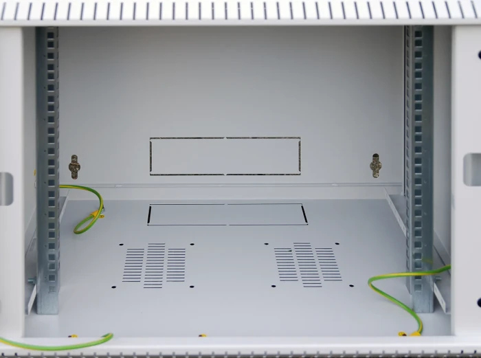 EFB Elektronik 19" Wandgehäuse 9HE, 1-teilig, fest, vormontiert, eigenbelüftet, Sicherheitsglastür, IP20, RAL 7035, 400mm tief