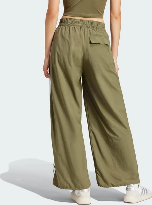 adidas Essentials 3-Streifen Lifestyle Woven Parachute Trainingshose lang olive strata/white (Damen)