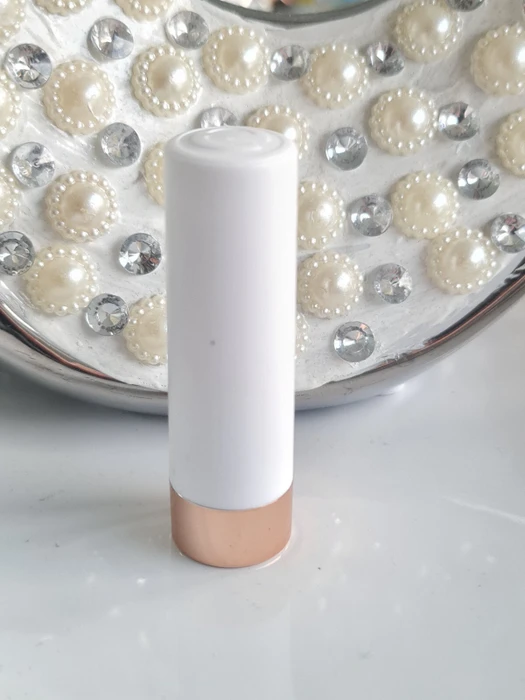 Essence This Is Me. Semi Shine Lipstick 102 true me, 3.3g