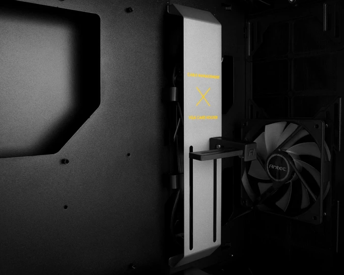 Antec P110 Luce schwarz, Glasfenster