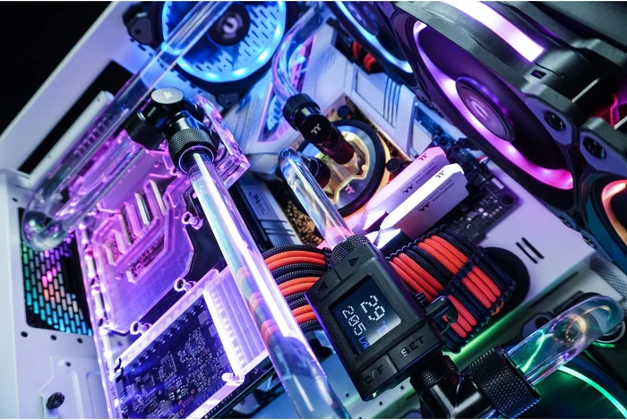 Thermaltake Neptun Custom LCS Loop, Core i9-12900K, 32GB RAM, 4TB SSD, GeForce RTX 3080