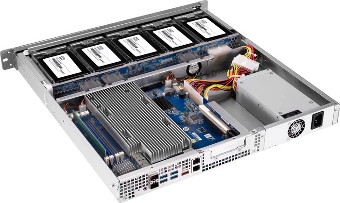 QNAP Turbo Station TS-977XU-RP-3600-8G, 8GB RAM, 2x SFP+ 10Gb/s, 4x RJ-45 1000Base-T, 1HE