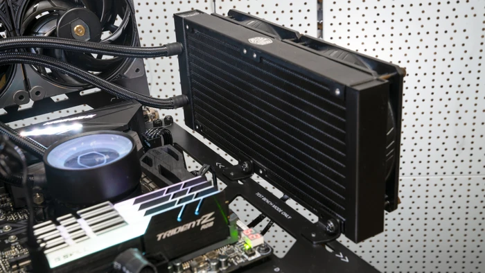 Cooler Master MasterFrame 700, Glasfenster
