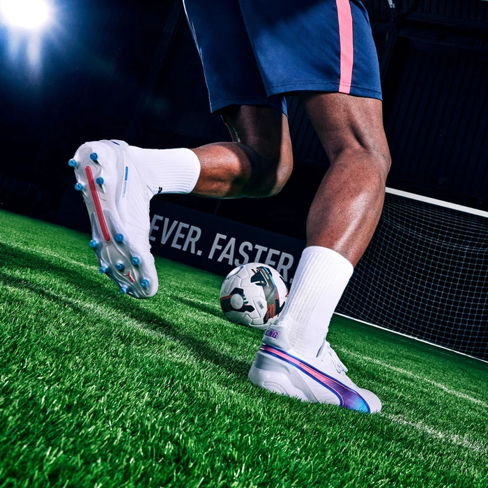 Puma King Ultimate FG/AG puma white/bluemazing/flat light gray/sunset glow