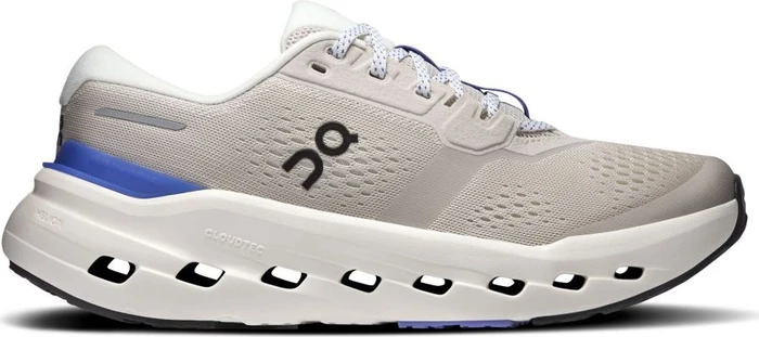 On Cloudrunner 3 (Damen)