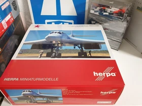 Herpa Russian Air Force Tupolev TU-160 Blackjack/White Swan - RF-94102/02 red