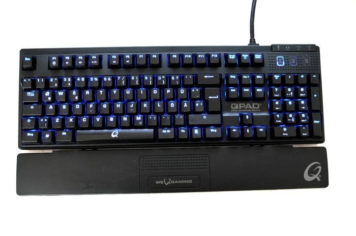 QPAD MK-80 Pro Gaming Keyboard, MX RED, PS/2 & USB, DE