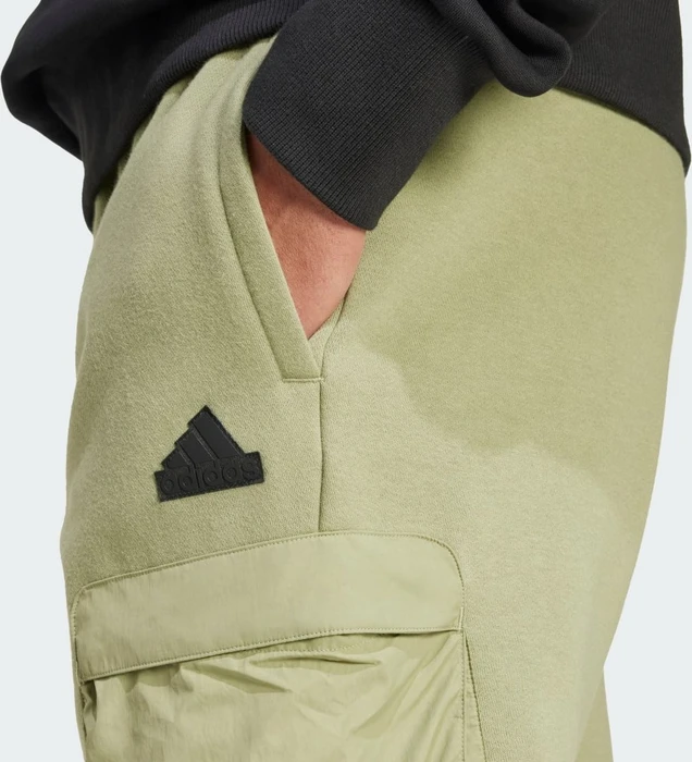 adidas City Escape Fleece Trainingshose lang tent green (Herren)