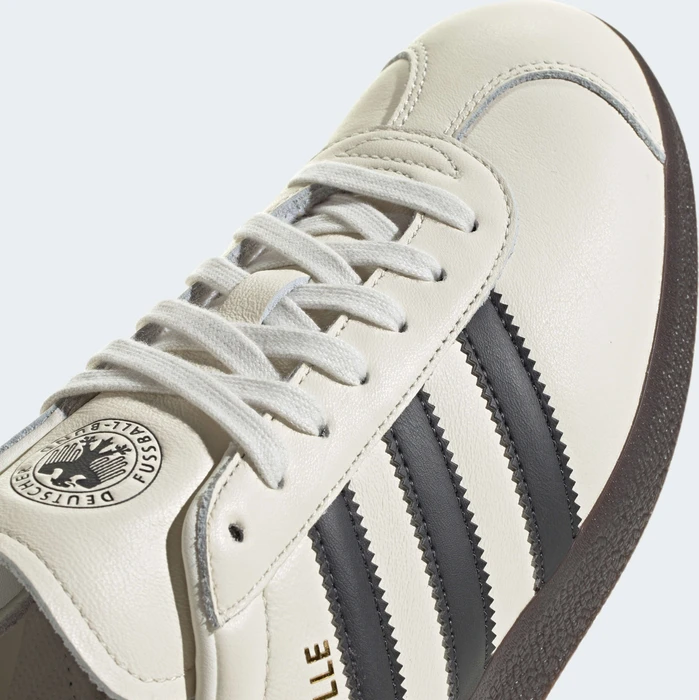 adidas Gazelle Fußball Deutschland off white/utility black/gum