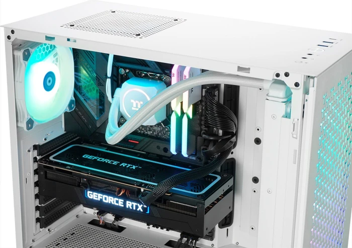 Thermaltake Tethys Snow, Ryzen 7 7700X, 32GB RAM, 1TB SSD, GeForce RTX 4080