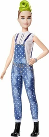 Mattel Barbie - Fashionistas im Latzhosenoutfit mit grüner Haarsträhne Petite