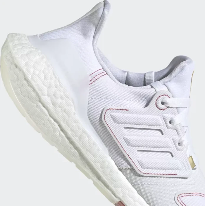 adidas Ultraboost 22 cloud white/wonder red (Damen)