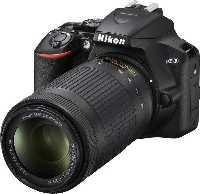 Nikon D3500 mit Objektiv AF-P DX 18-55mm 3.5-5.6 G VR und AF-P DX 70-300mm 4.5-6.3 G ED VR