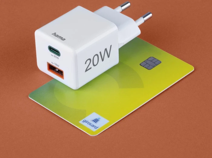 Hama Schnellladegerät 1x USB-C 1x USB-A Mini-Ladegerät PD 20 W weiß