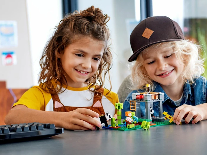 LEGO Minecraft - Der Panda-Kindergarten