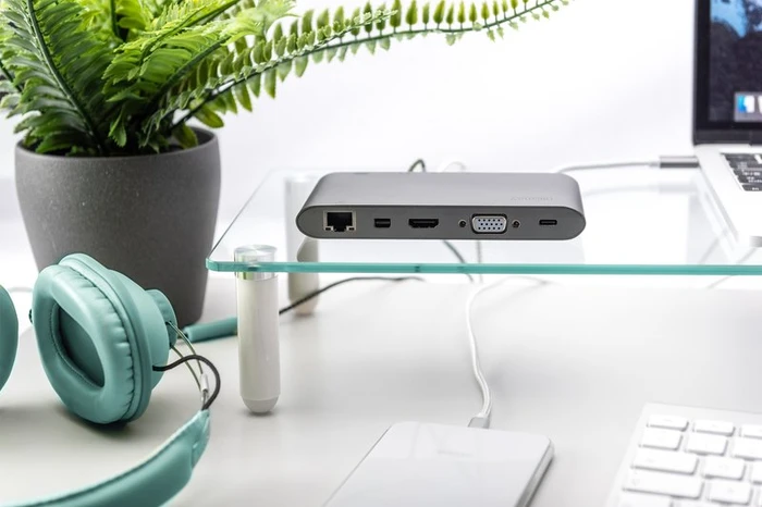 Digitus Universal Docking Station grau, Multiport, USB-Hub, Dual-Slot-Cardreader, USB-C 3.0 [Stecker]