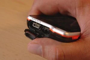 Sony Ericsson Xperia active schwarz/rot/orange