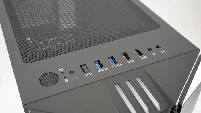LC-Power Gaming 702B Skyscraper_X, Glasfenster