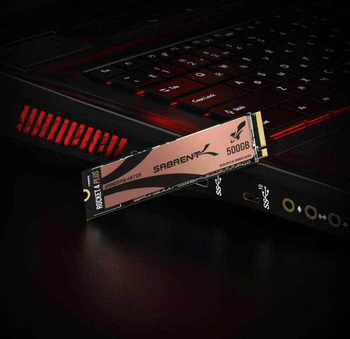Sabrent Rocket 4 Plus 500GB, M.2 2280 / M-Key / PCIe 4.0 x4, Kühlkörper