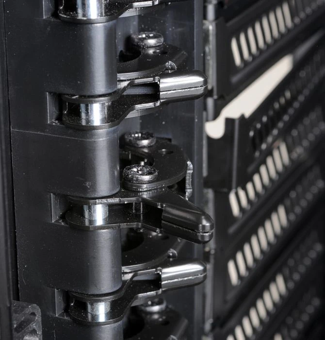 Lian Li TYR PC-X2000FN schwarz, schallgedämmt