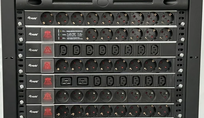 Equip 19" PDU Aluminium Steckdosenleiste, mit Schalter, 1HE, 12-fach, 16A/250V, silber, 1.8m