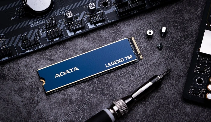 ADATA LEGEND 750 1TB, M.2 2280 / M-Key / PCIe 3.0 x4, Kühlkörper