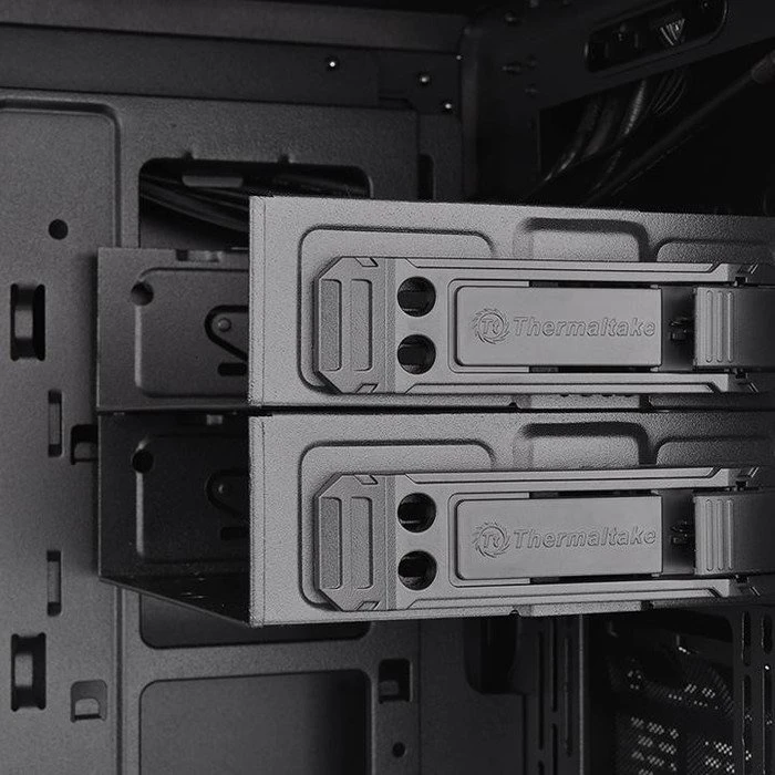Thermaltake Core X31, Acrylfenster