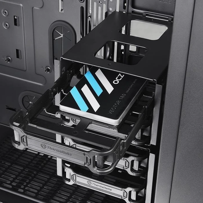 Thermaltake View 71 TG RGB, Glasfenster