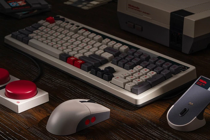 8BitDo Retro R8 Mouse mit Ladestation, N Edition, grau/rot, USB/Bluetooth