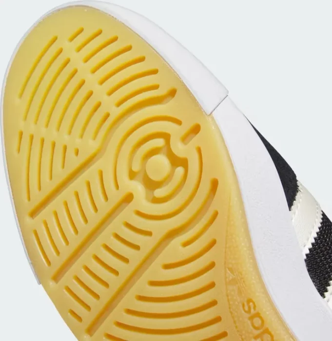 adidas Nora core black/zero metallic/spark