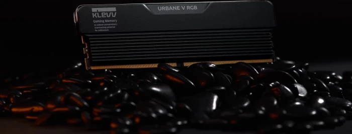 Klevv Urbane V RGB Jet Black UDIMM 32GB Kit, DDR5-6000, CL28-36-36-76