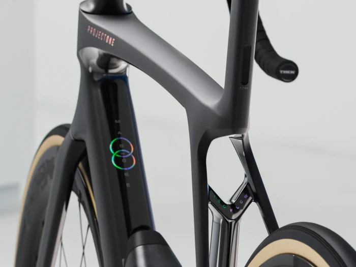 Trek Madone SLR 9 Gen 8 matte carbon smoke/prismatic pearl Modell 2025