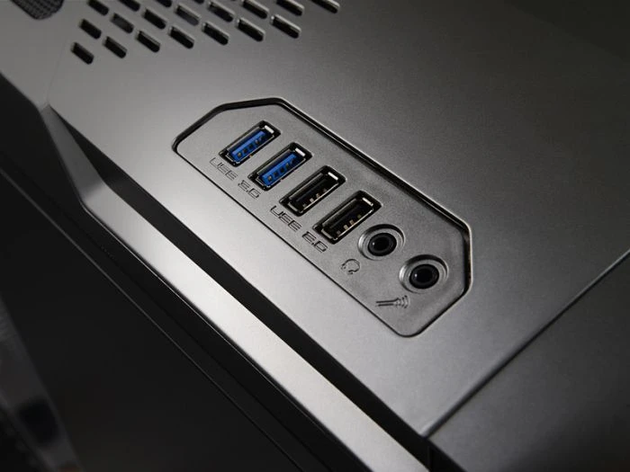 NZXT Phantom 630 Gunmetal, Acrylfenster