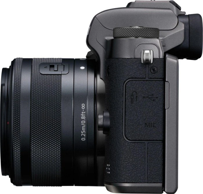 Canon EOS M5 mit Objektiv EF-M 15-45mm 3.5-6.3 IS STM