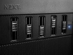 NZXT Sentry Mesh, 5.25" Lüftersteuerung 5-Kanal
